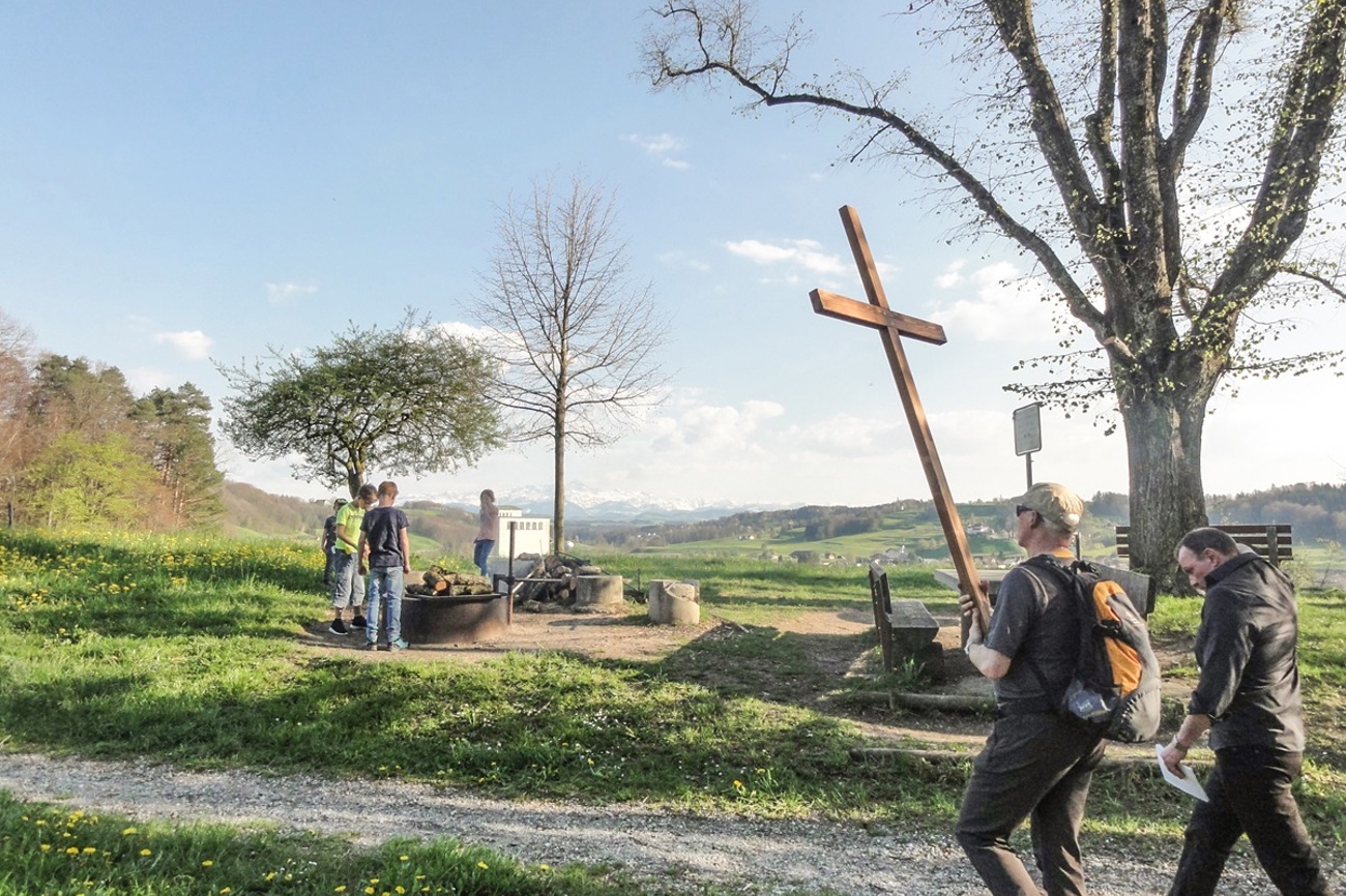 Karfreitag und Ostern gehören zusammen – das wird auch am traditionellen Kreuzweg in der Region Sulgen jedes Jahr deutlich. (Bild: Uwe Buschmaas)