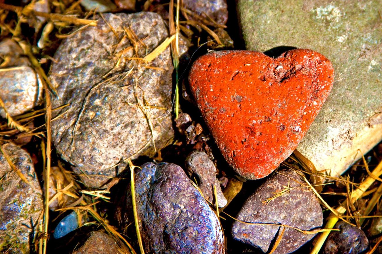 Der Weg der Liebe kann machmal steinig sein. Richtig lieben lasse sich aber üben, sagt Paartherapeutin Monica Kunz. (Bild: pixabay.com)