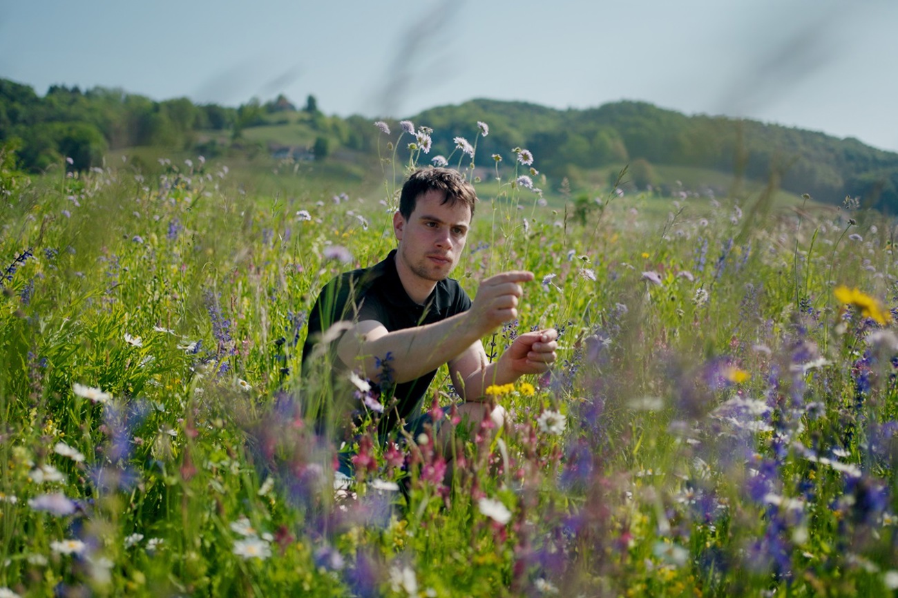 Schöpfung Gottes bewahren und Welthunger stoppen: Michael Burri trägt durchs Anpflanzen von Wildblumen dazu bei. (Bild: zVg)