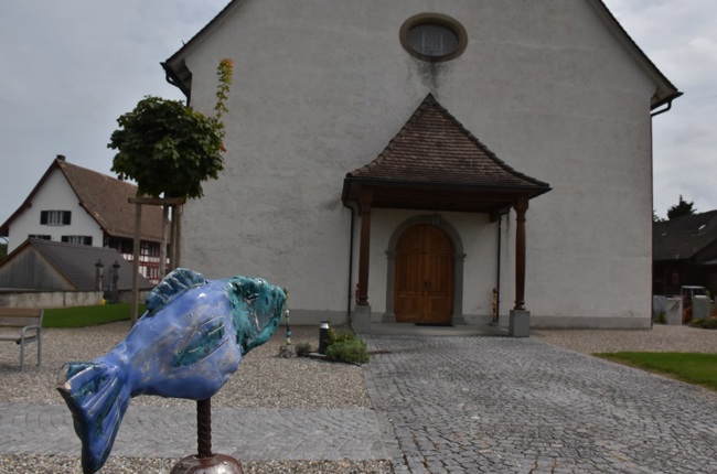 Eingang der Kirche in Schönholzerswilen. (Bild: mad)