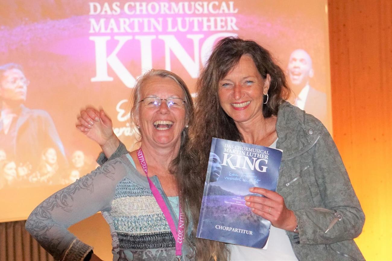 Die Thurgauerin Petra Rechsteiner (l.) und die St. Gallerin Annette Hergert gehören zum Chor, der im Rahmen des Martin-Luther-King-Musicals für Hühnerhaut sorgen wird. (Bild: Stefan Degen)