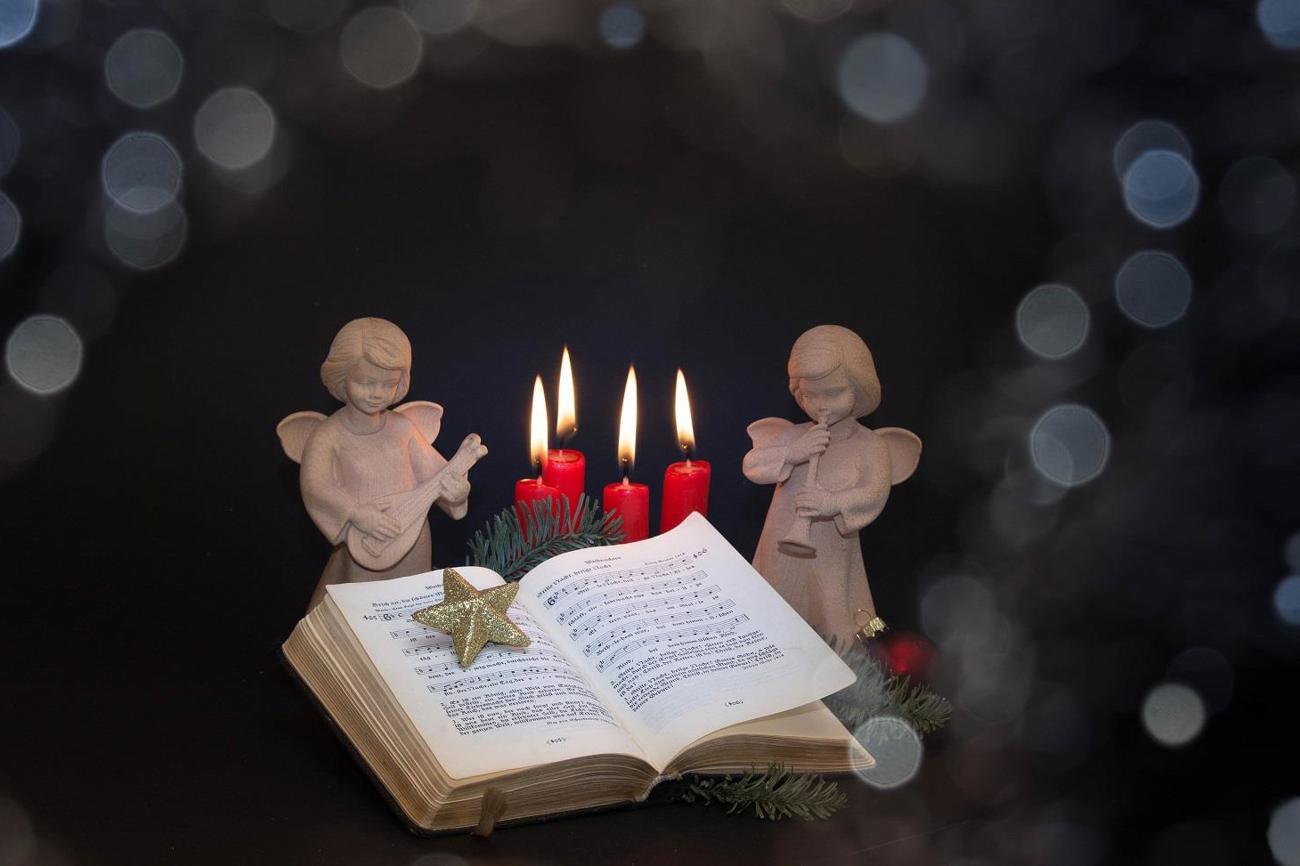 Ein Weihnachtgottesdienst ohne «Stille Nacht» geht gar nicht. (Bild: angieconscious/pixelio.de)