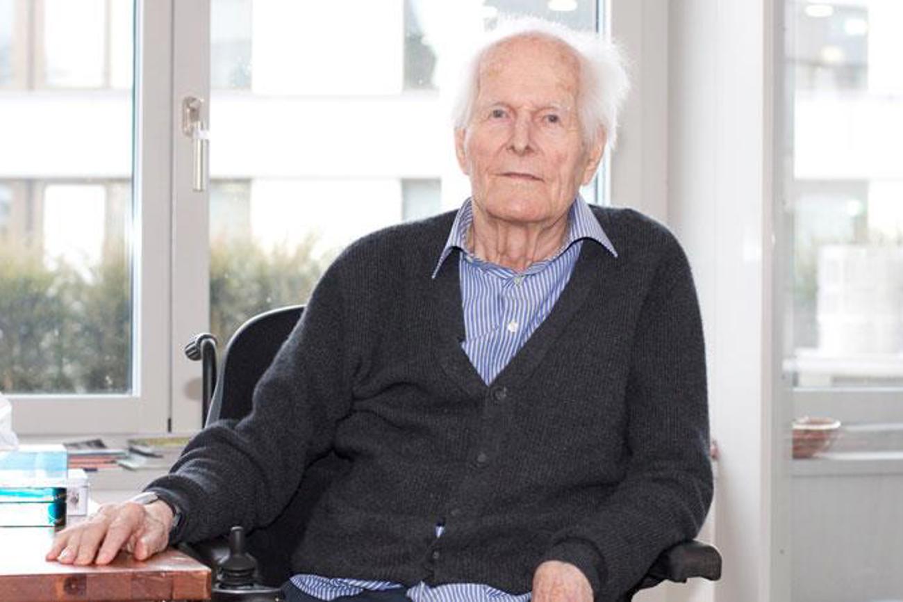 «Solange man Lebenskraft verspürt, soll man leben. Denn das Leben ist schön», sagt der hundertjährige Rolf Sigg. | Tilmann Zuber