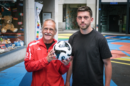 Der Goalie ist Heini Hassler